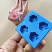 Forma de silicone mini patinhas.