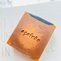 Carimbo de acrílico “ Açafrão”.