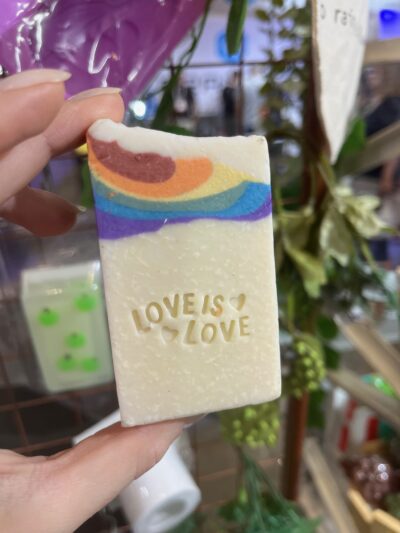 Carimbo de acrílico "Love is Love"