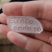 Carimbo de acrílico "Eu não ando só”