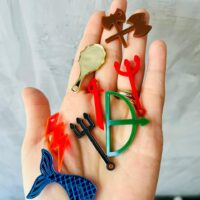 Kit 12 Pingentes Orixá/Entidade em acrílico.